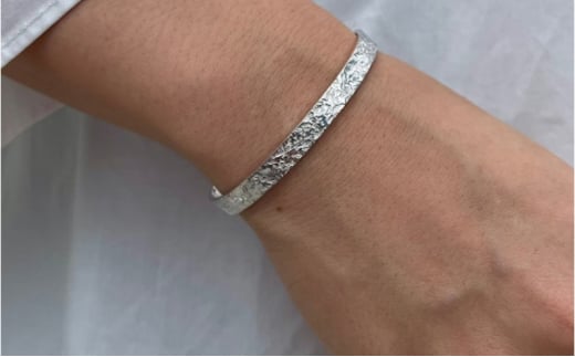 Moon Surface Bangle レディース Mサイズ バングル ブレスレッド おしゃれ デザイン アクセサリー レディース 藤沢市 神奈川県