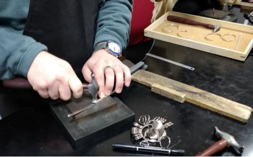彫金 シルバー 槌目バングル 制作 体験 コース 1名 初心者 指輪 湘南 江の島