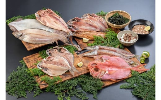 超ひものセット【惣菜 魚 干物 ひもの お取り寄せ 御中元 お中元 お歳暮 父の日 母の日 贈り物 家庭用 自宅用 贈答品 贈答用 ギフト 定番 朝食 朝ごはん あじ いぼ鯛 かます かれい ホッケ いか 金目鯛 さば 神奈川県 小田原市 】