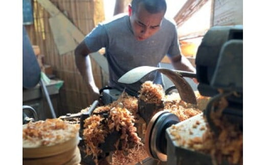 漆 7寸盆付 5.5寸菓子器 ケヤキ【ケヤキ材 摺り漆 国産天然木 おしゃれ プレゼント 記念 お祝い ふっくらとしたデザイン 木製食器 日用品 キッチン用品 木製 盆付き 神奈川県 小田原市 】