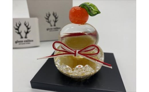 ガラスの鏡餅銀箔＜Sサイズ＞【鏡餅 吹きガラス工房 ガラス お正月 鏡餅約7cm×約6cm 黒台9cm×7.5cm ハンドメイド 職人手作り 工芸品 伝統工房で作成 老舗ガラス工房 神奈川県 小田原市 】