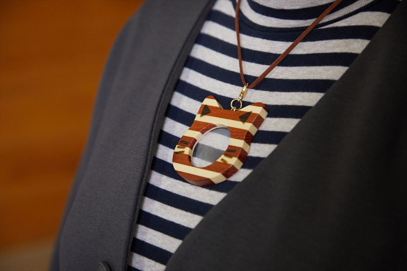 【箱根寄木細工　ペンダントルーペ　ねこ】手軽で可愛い便利なネックレス【 ルーペ 神奈川県 小田原市 】