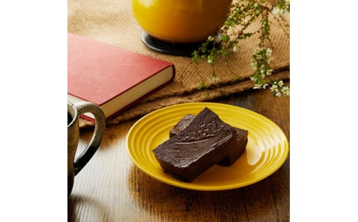 【定期便12ヶ月】極上の口溶け。幸せの生ガトーショコラ 300g【 高級 濃厚  極上スイーツ グルテンフリー チョコ ショコラテリーヌ 高品質クーベルチュールチョコレート使用 一流シェフ 神奈川県 小田原市 】