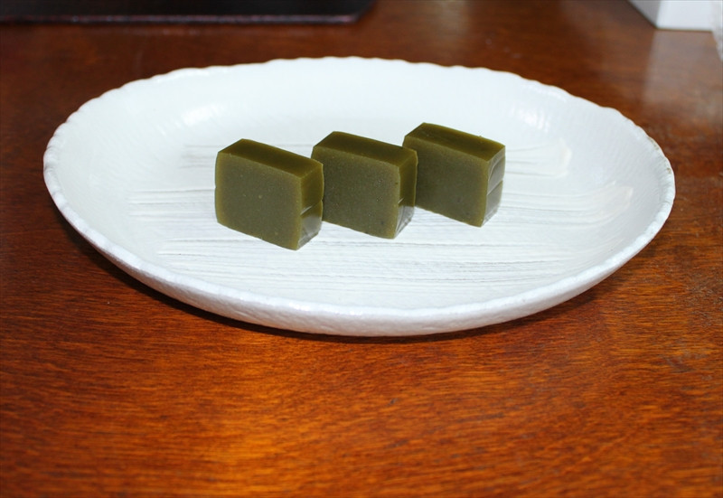 小田原老舗和菓子店の手づくり濃い足柄茶羊羹【和菓子店 手作りようかん 足柄茶羊羹  職人の手作り 銘菓 和スイーツ 特製ようかん 神奈川県 小田原市 】