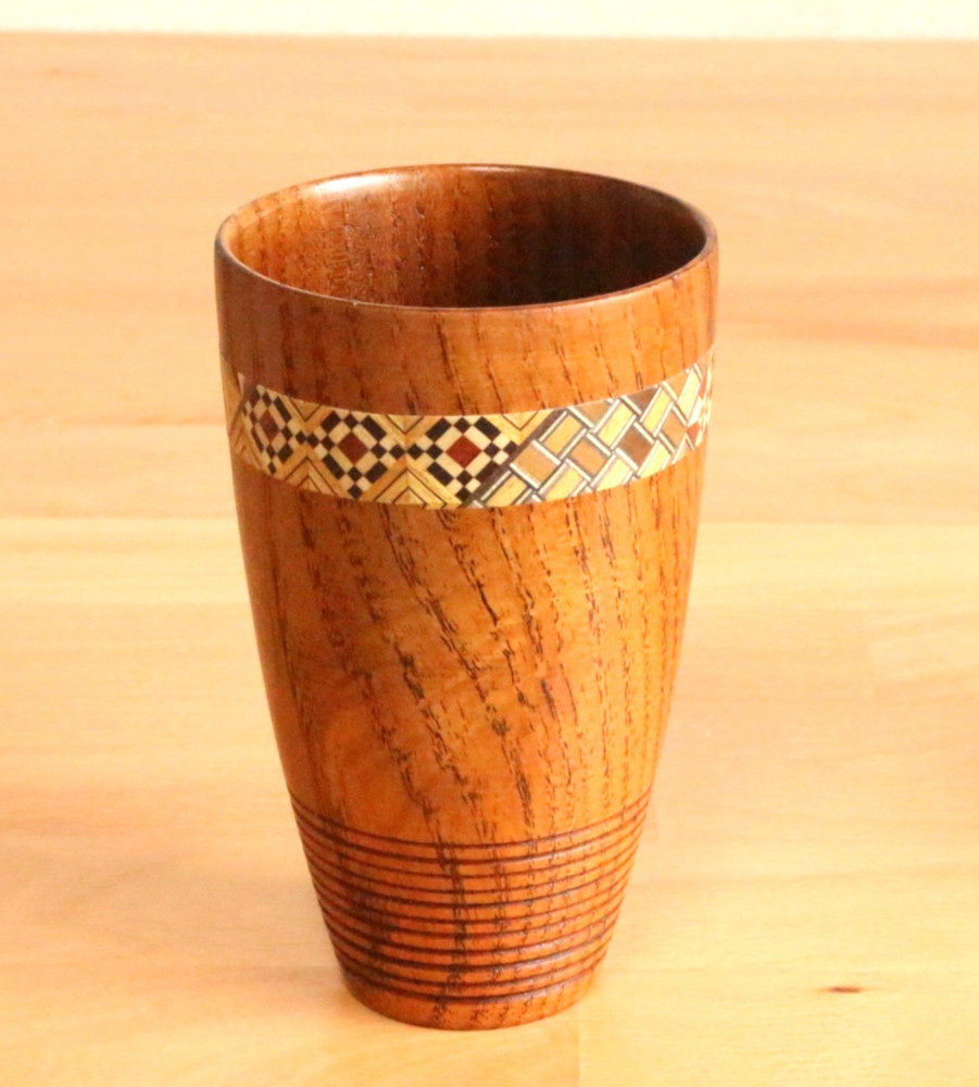 【箱根寄木細工をあしらった木製ジョッキ２点セット】保冷性に優れ、木肌のつくるクリーミーな泡立ちが格別の一杯に【キッチン用品 食器 雑貨 日用品 木製食器　職人メイド 工芸品 職人の手作り おしゃれ食器 神奈川県 小田原市 】