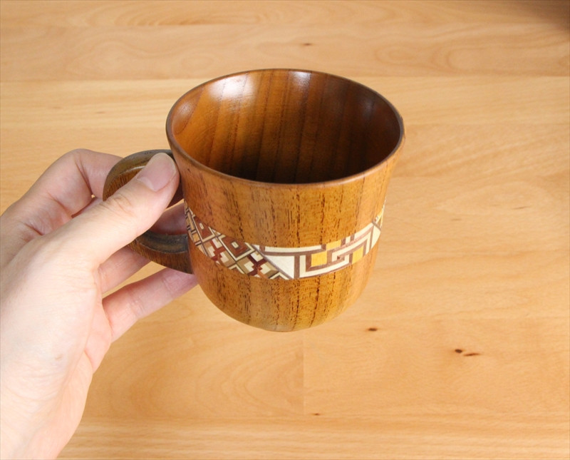 【箱根寄木細工　ティーポット＆マグカップ２点セット】軽くて割れにくく保温性が高い木製ティーセットを、寄木細工で彩りました。【 キッチン用品 食器 雑貨 日用品 木製食器　職人メイド 工芸品 職人の手作り おしゃれ食器 神奈川県 小田原市 】