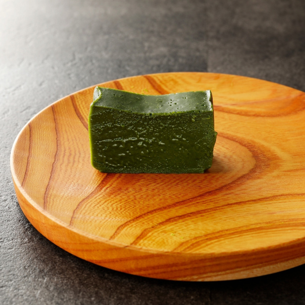 欅の仁取皿と抹茶の生ガトーショコラ。小田原の伝統を受け継いだお皿と小田原の極上抹茶スイーツのコラボ商品【チョコレート 特濃厚 濃密な味わい 極上の口溶け 極上のチョコレート 一流の料理人 カカオの風味やコク カカオ 至極の逸品 神奈川県 小田原市 】