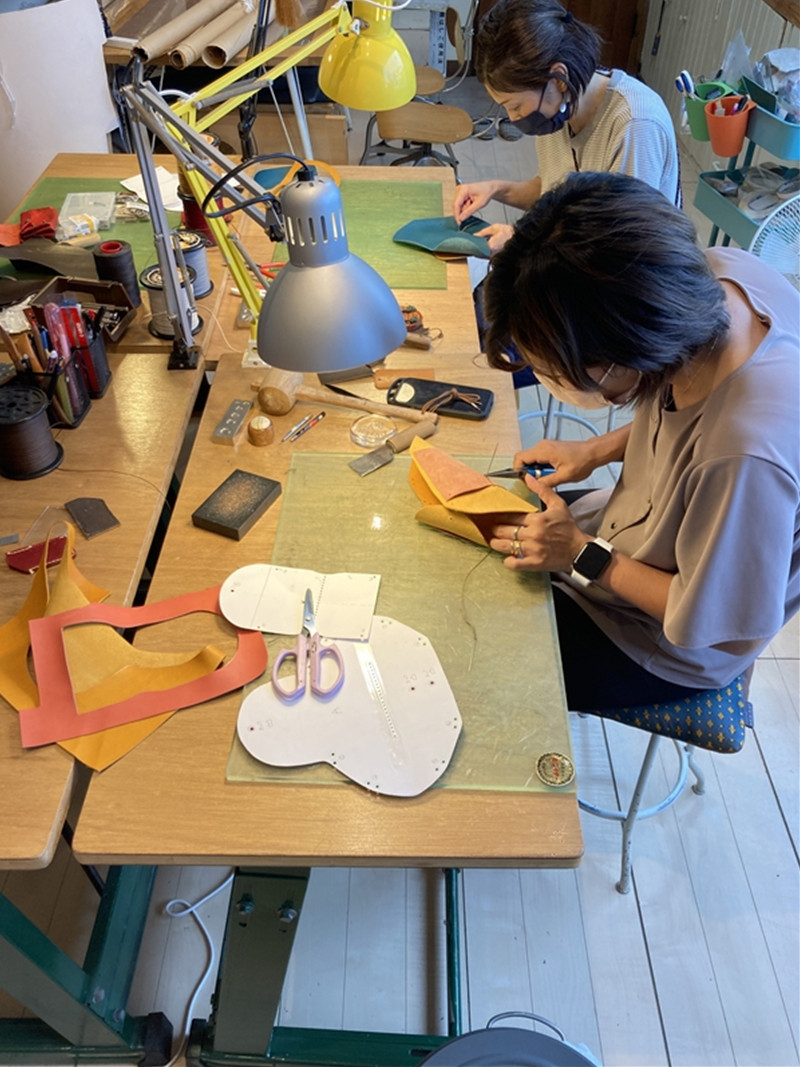 【ミニミニウォレット】ワークショップ体験チケット【革細工 革小物 イタリアンレザー オリジナル革小物 牛革 豚革 財布１個 ベジタブルタンニン 革細工体験　3時間程度 手作り 靴工房 工房 神奈川県 小田原市 】