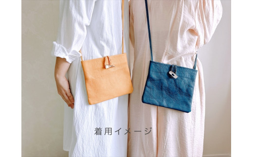 鹿の角ボタンのウォーカーズサコッシュ(ブルー)【 神奈川県 小田原市 】