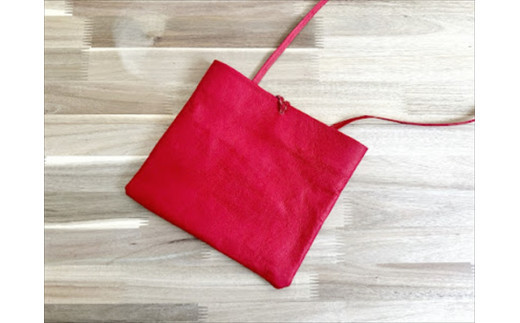 鹿の角ボタンのウォーカーズサコッシュ(レッド)【 神奈川県 小田原市 】