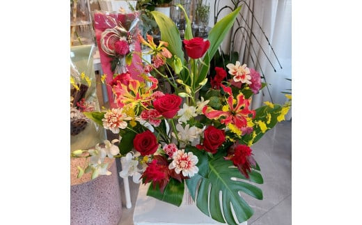 季節の生花アレンジ　Lサイズ 【 フラワー アレンジメント お花 ギフト プレゼント 贈り物 誕生日 お祝い 神奈川県 小田原市 】