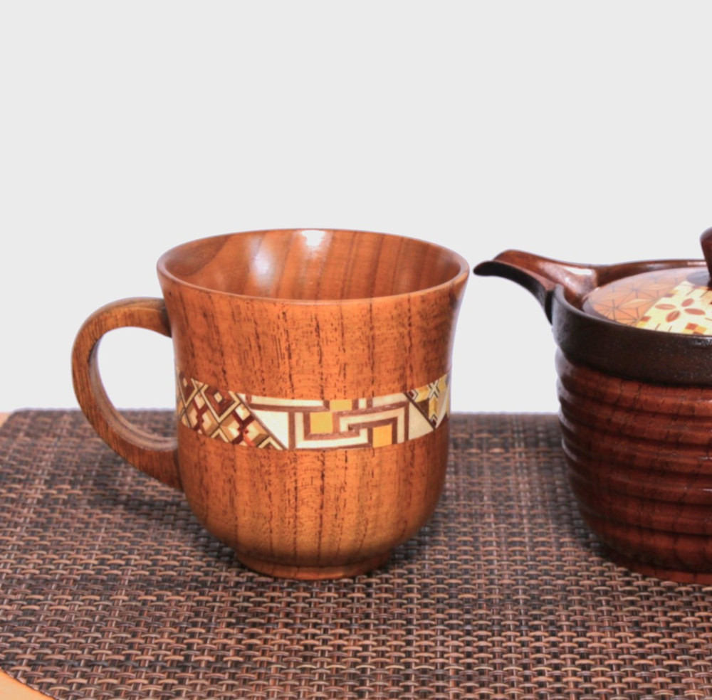 【箱根寄木細工　マグカップ】軽くて割れにくく保温性が高い木製カップを、寄木細工で彩りました。【 キッチン用品 食器 雑貨 日用品 木製食器　職人メイド 工芸品 職人の手作り おしゃれ食器 神奈川県 小田原市 】