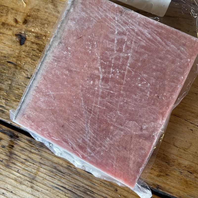 貴重な天然本鮪 中トロ 約200g 1柵　約2人前●くどくない上質な脂が美味しい！【とろ マグロ 惣菜 海鮮 お取り寄せ 御中元 お中元 お歳暮 父の日 母の日 贈り物 日本酒 焼酎】【神奈川県小田原市早川】