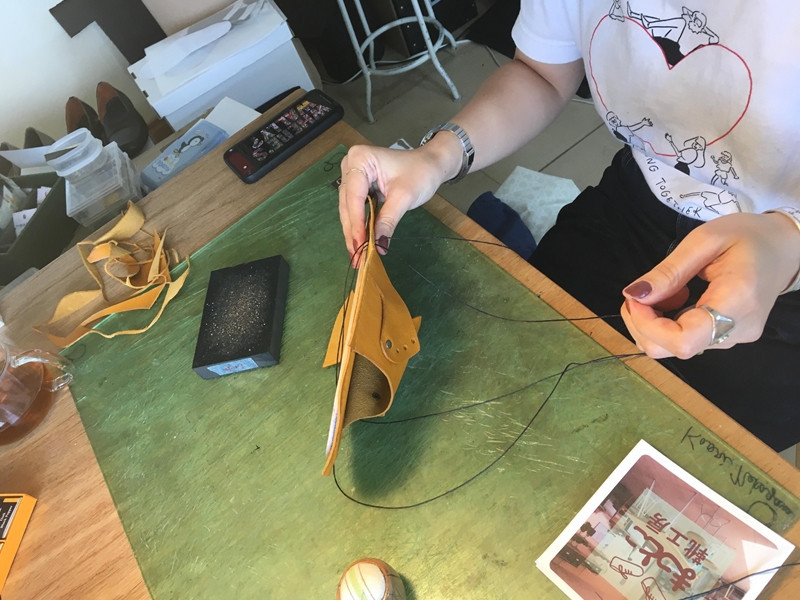 【レザーサンダル】ワークショップ体験チケット【革細工 イタリアンレザー オリジナル革履物 牛革 豚革 靴１個 ベジタブルタンニン 革細工体験　8時間程度 手作り 靴工房 工房 国産レザー 神奈川県 小田原市 】