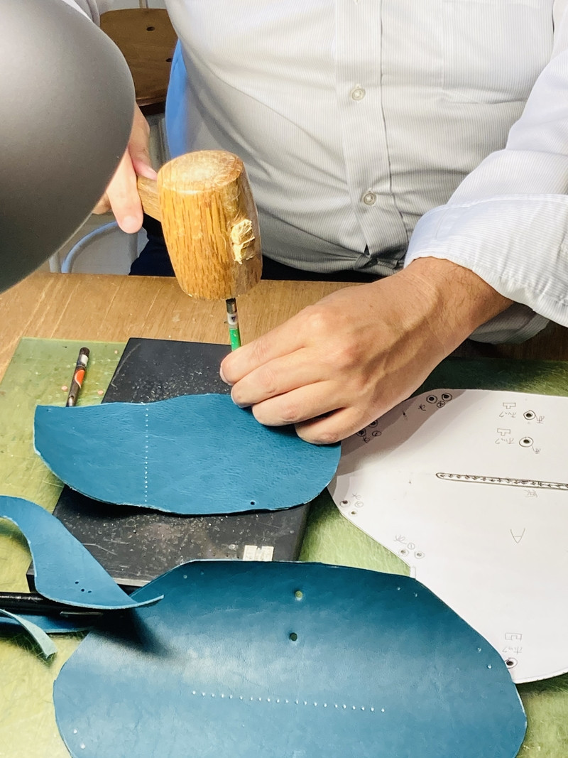 【ミニミニウォレット】ワークショップ体験チケット【革細工 革小物 イタリアンレザー オリジナル革小物 牛革 豚革 財布１個 ベジタブルタンニン 革細工体験　3時間程度 手作り 靴工房 工房 神奈川県 小田原市 】