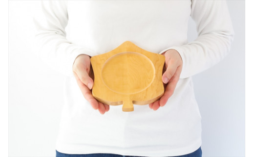 メープルリーフプレート　木　雑貨　プレゼント　祝い　おしゃれ【 食器 神奈川県 小田原市 】