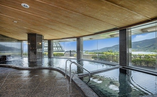 ヒルトン・和洋室デラックスルーム　1 泊夕朝食付き＜1組2名様＞【オーシャンビュー フィットネス 天然温泉大浴場 バーデゾーン 朝食ビュッフェ 都心から１時間のリゾート ファミリーステイ可能 ヒルトン 神奈川県 小田原市 】