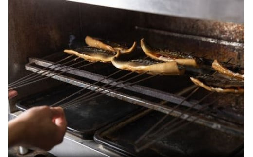 【定期便2ヶ月に1回 合計6回】《料亭 門松》料亭の季節の魚詰め合わせ＆料亭の和豚もち豚のシチューセット定期便（2ヶ月に1回 合計6回お届け）【惣菜 おかず 豚肉 ぶた 冷凍 家庭用 自宅用 贈答品 贈答用 ギフト お取り寄せ 御中元 お中元 お歳暮 贈り物 神奈川県 小田原市 】