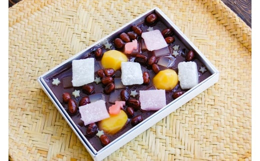 【うさぎや星が夜空に浮かぶ“進化系ネオ和菓子”】夏の夜空に見立てた“あんみつ風“水羊羹「天の川」 創業昭和10年 小田原 伊勢屋〈出荷時期:2025年6月15日～2025年8月31日〉【 和菓子店 神奈川県 小田原市 】