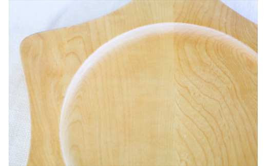 メープルリーフプレート　木　雑貨　プレゼント　祝い　おしゃれ【 食器 神奈川県 小田原市 】