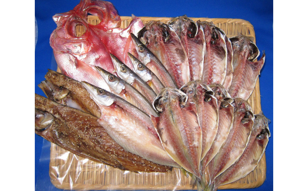 超特ひもの満腹つめあわせ　S90【干物 干物セット 惣菜 魚 ひもの こだわりの干物 干物詰め合わせセット 満腹干物詰め合わせ 大あじ、小あじ  金目鯛大 、大かます 神奈川県 小田原市 】