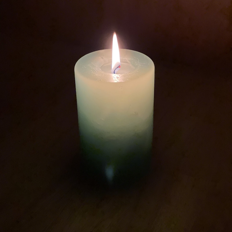 グラデーション円柱キャンドル【防災 停電 キャンプ 癒し アウトドア おしゃれ シンプル ろうそく ロウソク ローソク 仏壇 リラックス 北欧 ナチュラル インテリア雑貨 日用品雑貨 生活雑貨 神奈川県 小田原市 】