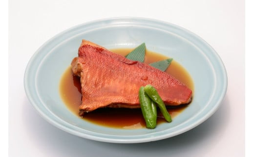 創業明治21年　老舗駅弁屋の「金目鯛の煮付け」と「東華軒の自家製とりそぼろ」セット【金目鯛 キンメダイ キンメ 煮つけ 煮付け 姿煮 1尾 惣菜 おかず 家庭用 自宅で とりそぼろ 駅弁 神奈川県 小田原市 】