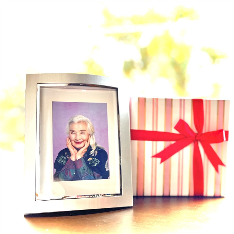 シニア向け出張撮影【小田原市在住のモデルさん限定】【ヘアメイク メイク 仕度手伝い プレゼント 親孝行 写真 写真撮影 写真加工 2Lプリント フォトフレーム 美肌加工 記念 記念撮影 記念写真 予約制 事前予約 写真データ 神奈川県 小田原市 】