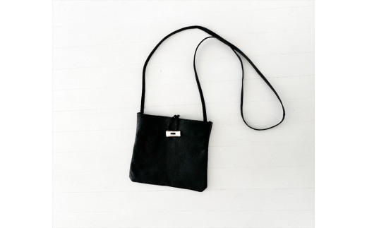 鹿の角ボタンのサコッシュ(ブラック)【 神奈川県 小田原市 】