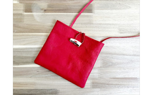 鹿の角ボタンのウォーカーズサコッシュ(レッド)【 神奈川県 小田原市 】