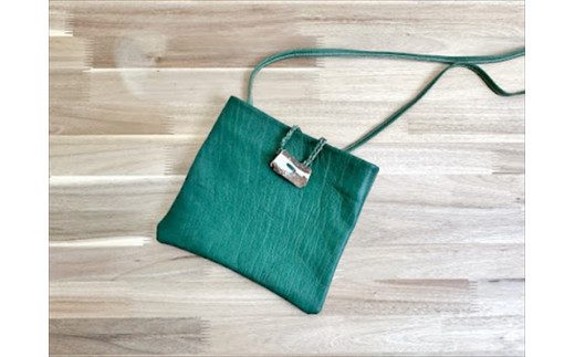 鹿の角ボタンのウォーカーズサコッシュ(グリーン)【 神奈川県 小田原市 】