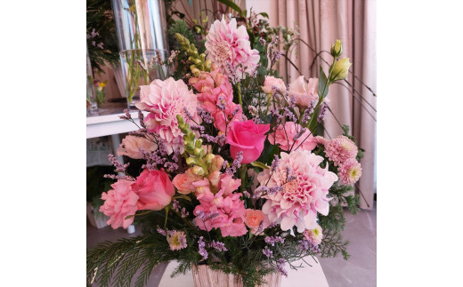 季節の生花アレンジ　Lサイズ 【 フラワー アレンジメント お花 ギフト プレゼント 贈り物 誕生日 お祝い 神奈川県 小田原市 】