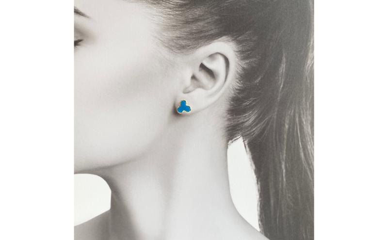 【ふるさと納税】茅ヶ崎市 湘南 陶磁器 ピアス 上品 かわいい レディース ギフト プレゼント 誕生日 母の日 お祝い サマーギフト ゴールド 金 アート アクセサリー Artopus.SHONAN イヤリングファミリア ブルー