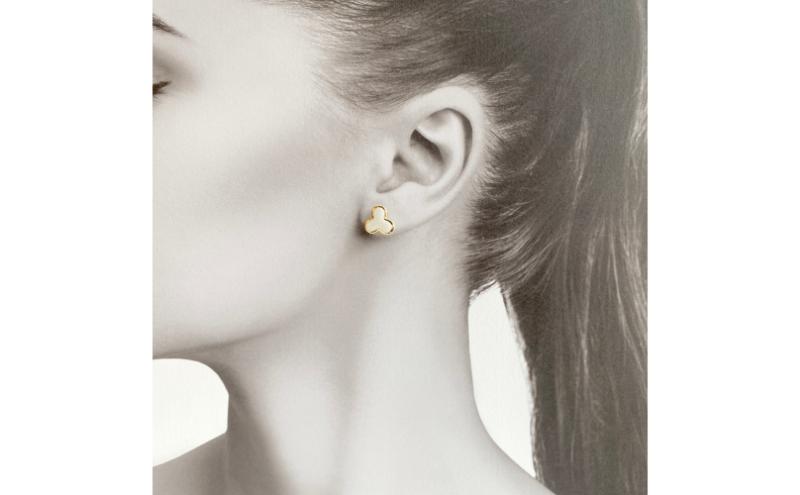 【ふるさと納税】茅ヶ崎市 湘南 陶磁器 ピアス 上品 かわいい レディース ギフト プレゼント 誕生日 母の日 お祝い サマーギフト ゴールド 金 アート アクセサリー Artopus.SHONAN イヤリング ファミリア ホワイト