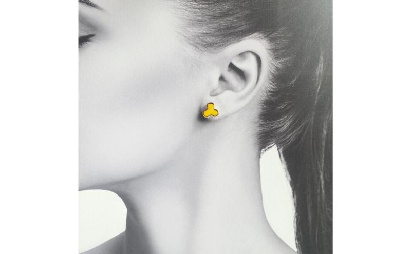 【ふるさと納税】茅ヶ崎市 湘南 陶磁器 ピアス 上品 かわいい レディース ギフト プレゼント 誕生日 母の日 お祝い サマーギフト ゴールド 金 アート アクセサリー Artopus.SHONAN イヤリング ファミリア イエロー