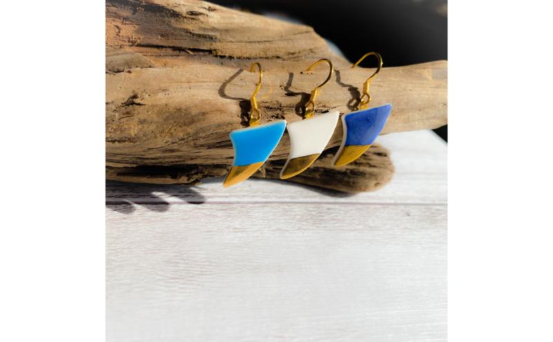 【ふるさと納税】茅ヶ崎市 湘南 陶磁器 ピアス 上品 かわいい レディース ギフト プレゼント 誕生日 母の日 お祝い サマーギフト ゴールド 金 アート アクセサリー Artopus.SHONAN イヤリング フィン ディープブルー