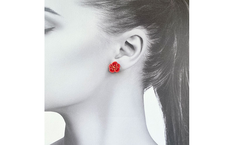 茅ヶ崎市 湘南 陶磁器 上品 かわいい レディース ギフト プレゼント 誕生日 母の日 お祝い サマーギフト ゴールド 金 アート アクセサリー Artopus.SHONAN イヤリング 梅 白