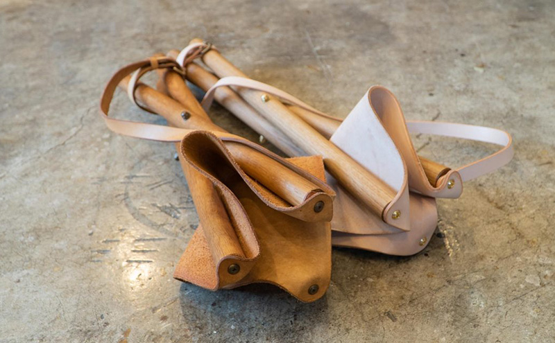 WOODWORK CENTER　WWCキャンプスツール/ナチュラル 1脚 スツール イス 椅子 折りたたみ式 アウトドア キャンプ インテリア シンプル 牛革 オーク材 天然木 逗子市 神奈川県