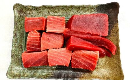 天然三崎まぐろ 中トロ・赤身 柵小切れ　M005-044
