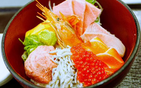 三崎「魚市場食堂」 三崎市場の特選海鮮丼 お食事券　M017-001