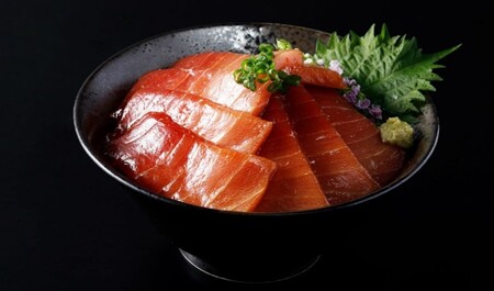 【本まぐろの味わいをダイレクトに】ギフト箱入 天然本まぐろ中とろづけ丼の具（ag2601）　M019-004