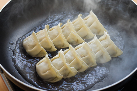 ヘルシー！まぐろ餃子【三崎のまぐろ】　M092-001