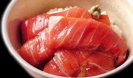 【本まぐろの味わいをダイレクトに】ギフト箱入 天然本まぐろ中とろづけ丼の具（ag2601）　M019-004