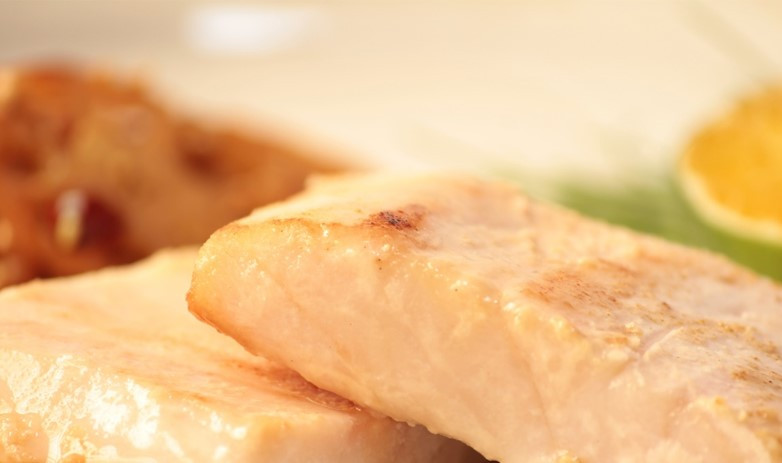 【素材にこだわる 羽床総本店】 めかじき味噌漬・本さわら西京漬詰合せ 10切入（C201）　M019-008