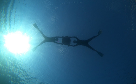 三浦半島 城ヶ島の海でスノーケリング　M064-008