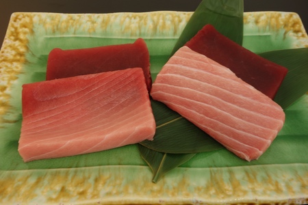 本物の味をお届け！厳選！天然三崎まぐろ大トロ・中トロ・赤身セット　M005-038