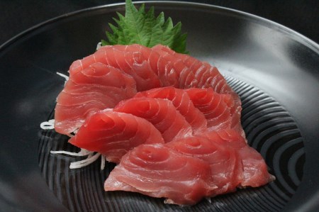 目鉢鮪頭の希少部位刺身用（ハチの身たっぷり1,050g）　M007-003