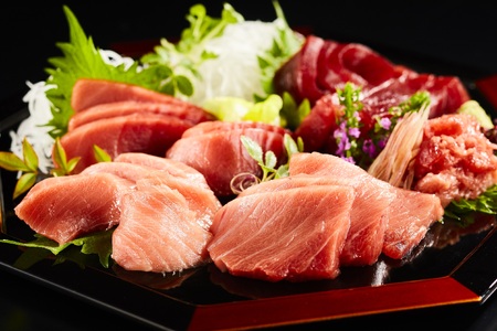 料亭の味をご自宅で、マグロの目利き名人宮川輝雄が送る 逸品のマグロ 中トロ＆大トロ＆背トロ　M071-004