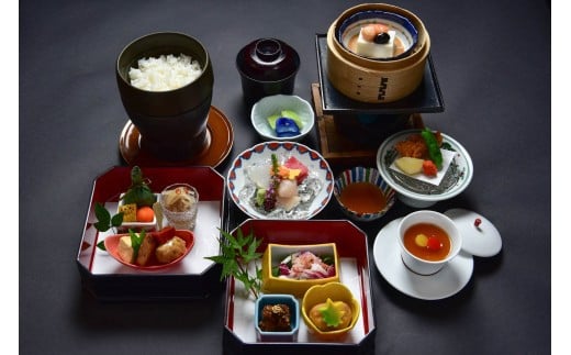 元湯陣屋の日帰り温泉と季節弁当プラン（日帰り・2名様）【補助券にも使用可】