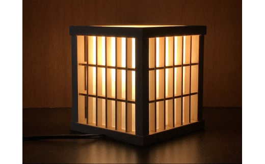 秋山建具店 創業80年の建具職人がつくる『組子入照明ランプシェード』[0453]